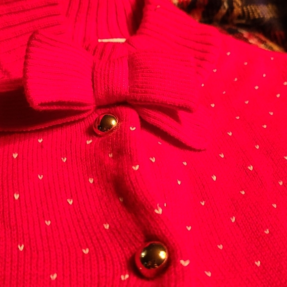 Cape - Picture 2 of 2